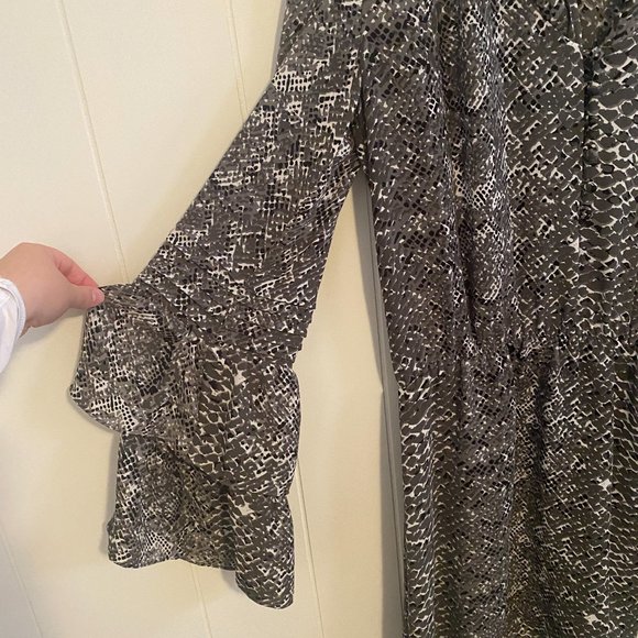Parker NY Gray Snakeskin/Animal Print Double Bell Sleeve Blouson Dress Sz Medium - Picture 9 of 10
